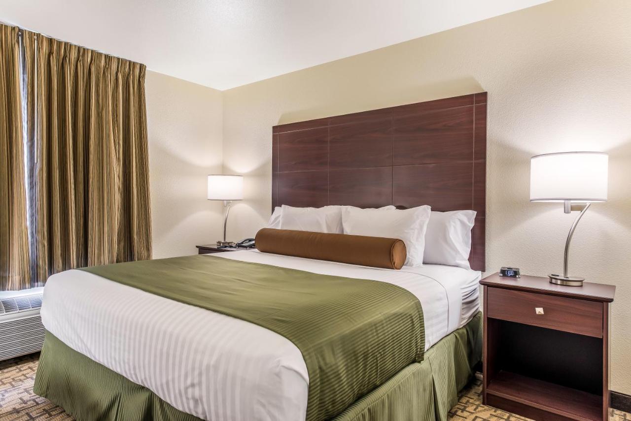 Cobblestone Hotel & Suites - Hutchinson Bagian luar foto