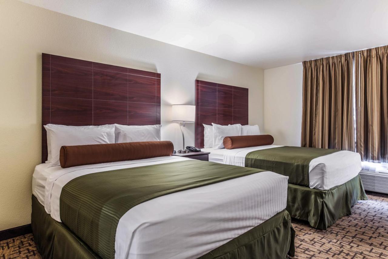 Cobblestone Hotel & Suites - Hutchinson Bagian luar foto