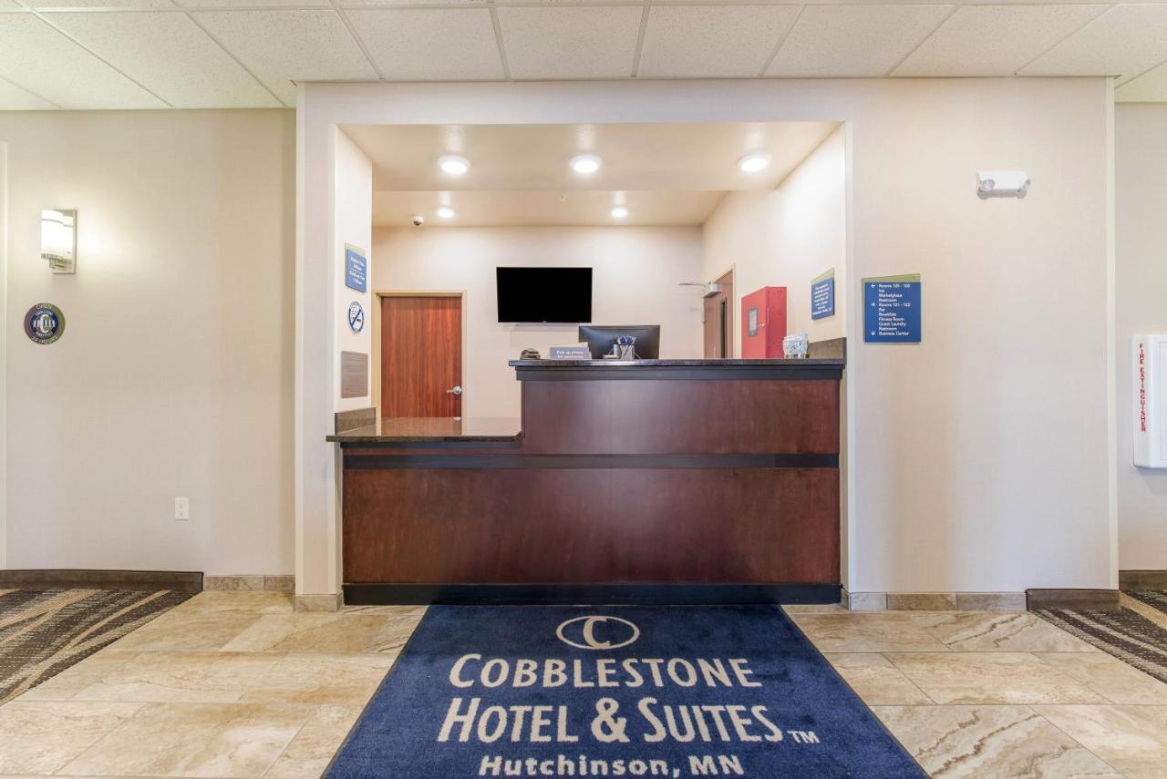 Cobblestone Hotel & Suites - Hutchinson Bagian luar foto