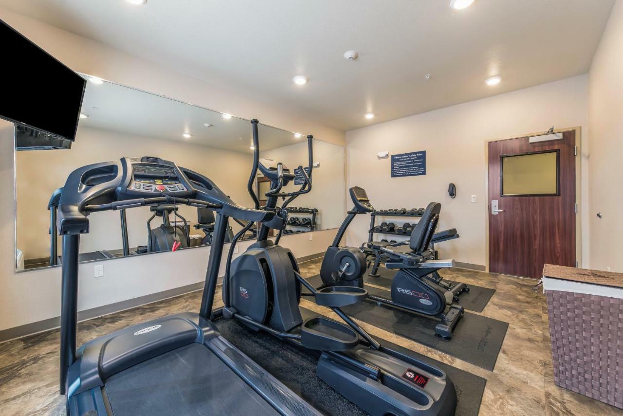 Cobblestone Hotel & Suites - Hutchinson Bagian luar foto